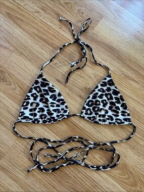 Skin by SA•ME Leopard Print Bikini Top ✨ size L